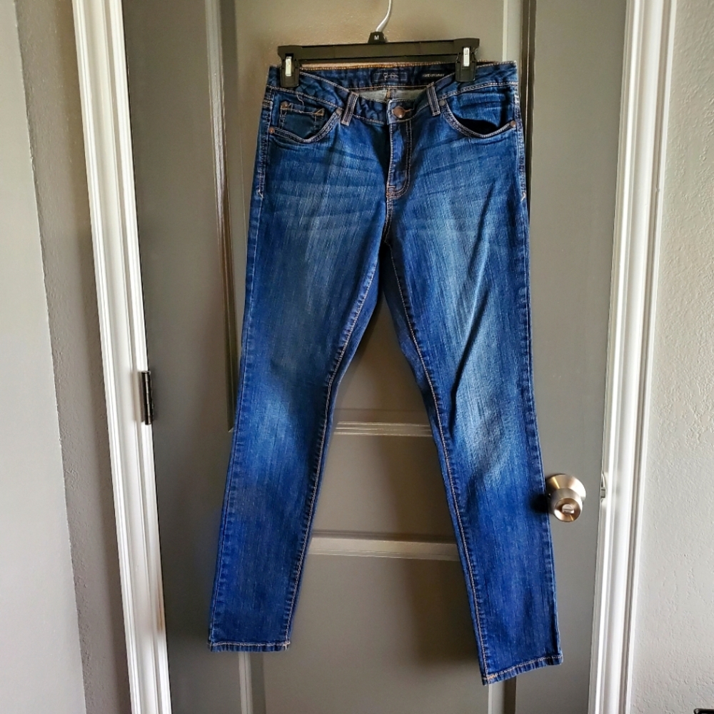 Jessica Simpson - Skinny Jean Average Size: 30